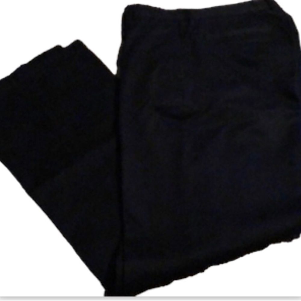 GAP Sz 32 x 34 black classic khakis like new